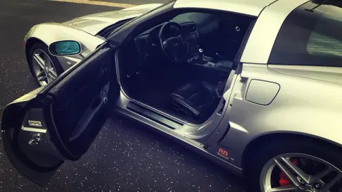 Corvette C6 Z06 in Silber, Tür offen